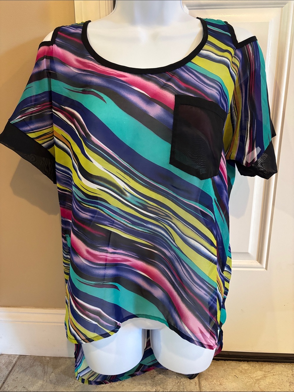 Multicolor Wave-Print Short Sleeve Blouse with Black Trim
